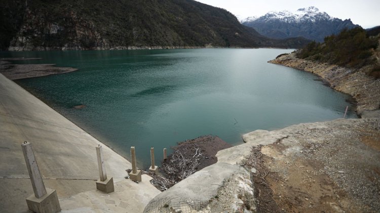 Ministro del MOP visita el embalse Ancoa y reconoce grave impacto de la sequía