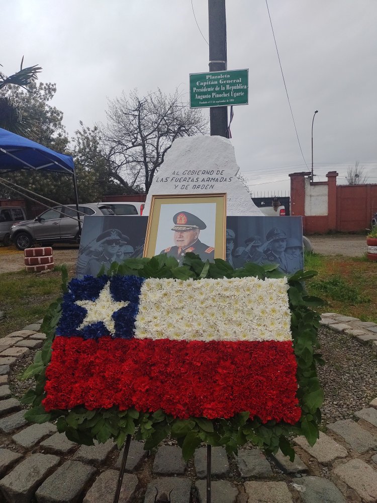 Linares: Pinochetistas celebraron golpe militar en plaza que lleva nombre del dictador