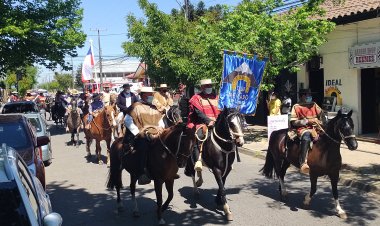 Masiva marcha en defensa del rodeo, las carreras de galgos y peleas de gallo en Longaví
