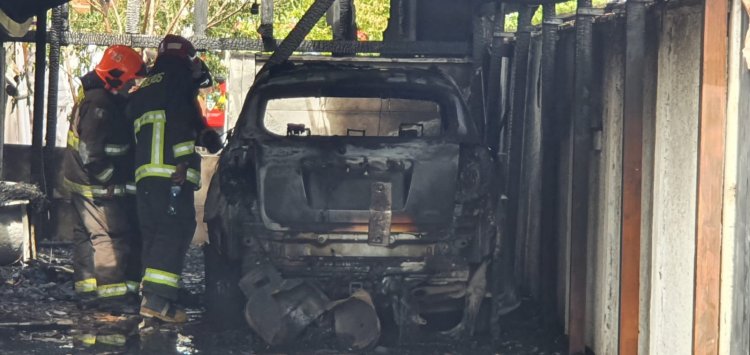 Cuatro personas damnificadas, una mujer con quemaduras y un funcionario de seguridad pública con el hombro dislocado dejó incendio en Villa “Doña Florencia” de Linares