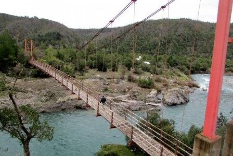 Conmoción: niña de cuatro años fallece tras caer desde pasarela "Peñasco" al interior del Achibueno