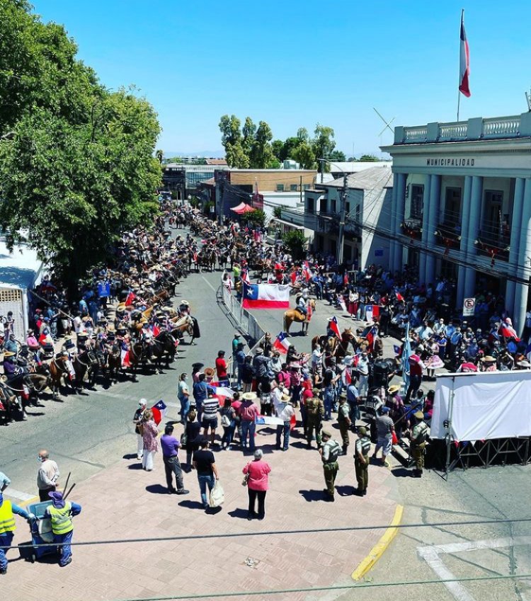 Multitudinaria marcha por la chilenidad y la defensa de las tradiciones en Linares