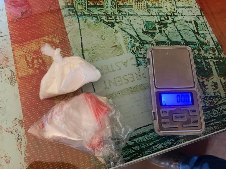 Hombre de 30 años usaba aplicación de transporte de pasajeros para vender cocaína en Linares