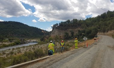 Un 28 por ciento de avance tiene pavimentación de la ruta Achibueno en el tramo Peñasco-Pejerrey al interior del Santuario Achibueno