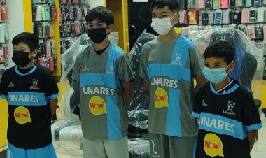 PC WoW donó indumentaria deportiva a la escuela de fútbol municipal de Linares