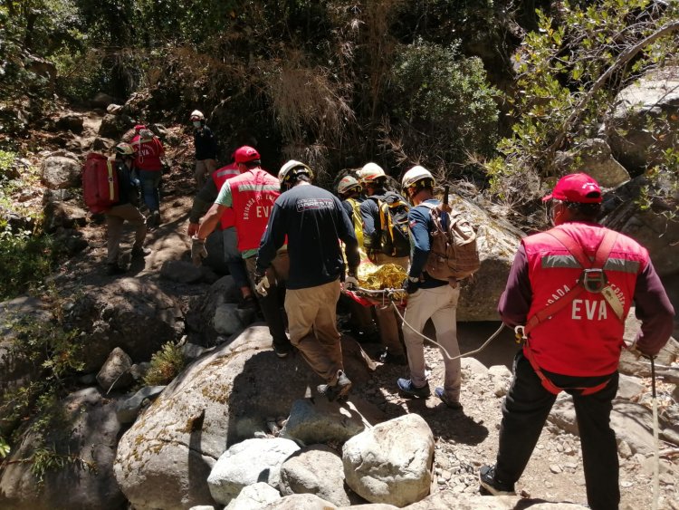 El complejo rescate de joven accidentada en la Reserva Nacional Los Bellotos del Melado