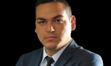 Denuncian a comunicador Moisés Morales por manejar contra el tránsito y con balizas