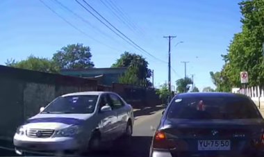 (VIDEO) Revelan registro de comunicador Moisés Morales manejando contra el tránsito y tocando una sirena