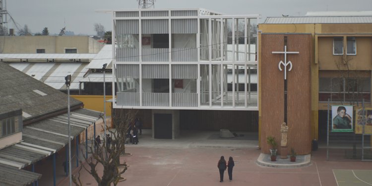 Instituto Linares suspende clases presenciales por siete días debido a oleada de casos Covid-19 variante Ómicron