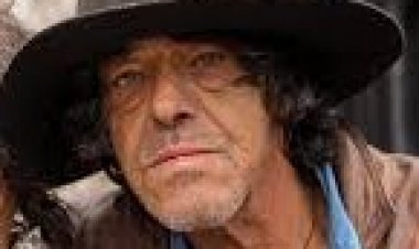 En medicina hombres del hospital permanece internado el personaje icono de Linares "Pink Floyd"