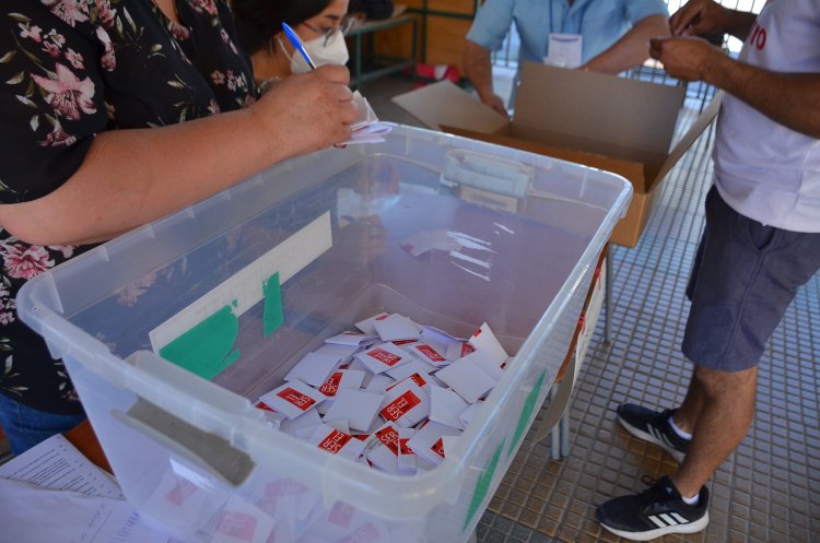 Jóvenes serán clave en la definición de Nueva Carta Fundamental