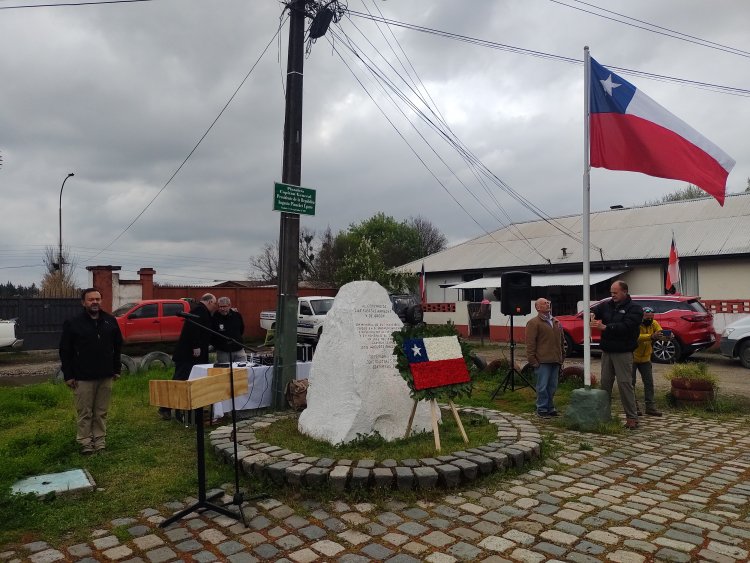 Pinochetistas celebraron golpe militar en plaza que lleva nombre del dictador en la ciudad de Linares