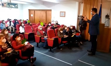 Usuarios y pacientes participaron de conversatorio de cáncer de tiroides