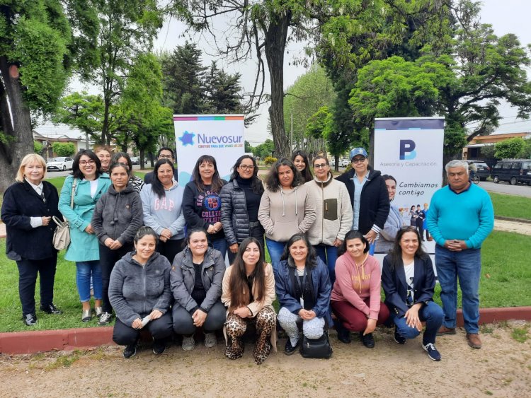 Jefas de hogar de Linares se capacitan en gasfitería sanitaria