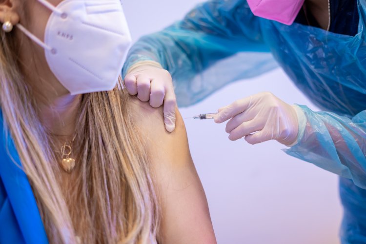 Epidemiólogos llaman a vacunarse frente a la llegada de nueva subvariante de Ómicron al país