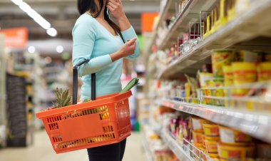 Octubre marca quiebre en la caída de la confianza de los consumidores al avanzar hasta moderadamente pesimista