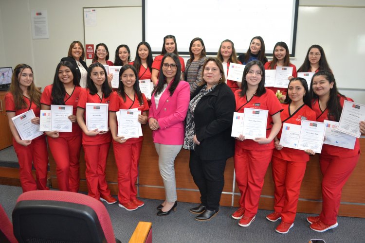 Universidad Autónoma potencia formación con foco en adolescencia vulnerada en futuras matronas y matrones