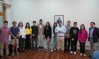 Reconocen a jóvenes que obtuvieron Distinción a la Trayectoria Educativa