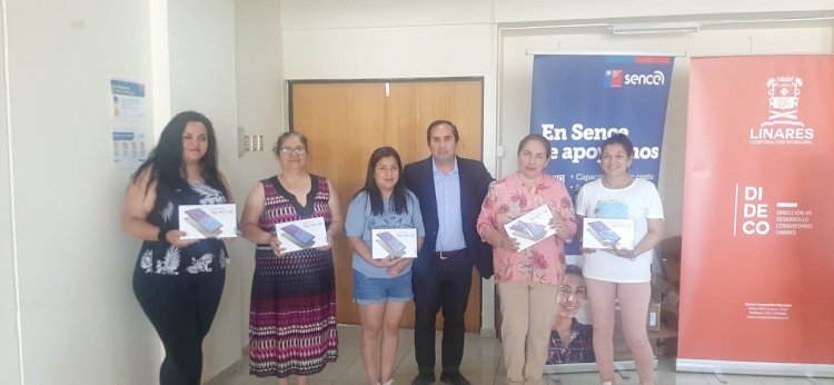 Linares: mujeres reciben tablet para capacitarse digitalmente