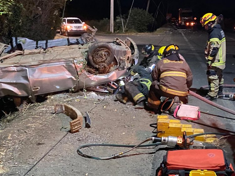 Tragedia carretera: una joven fallecida y dos en estado grave deja nuevo accidente en la Ruta Linares-Yerbas Buenas