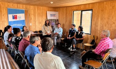 Entregan cheques de emergencia a afectados por incendios forestales