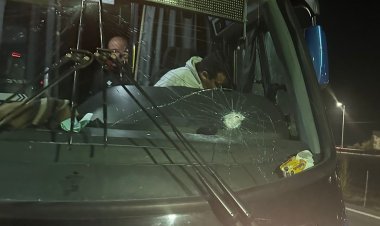(AUDIO) Desconocidos apedrean minibús de hinchas de Deportes Linares