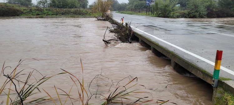 Ministro Valenzuela informó estimación preliminar de 100 mil hectáreas agrícolas afectadas directamente por sistema frontal