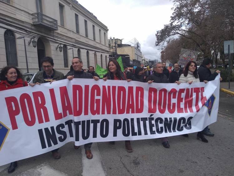 Linares: tres liceos y todas las escuelas básicas municipales se suman a paro nacional convocado por el Colegio de Profesores