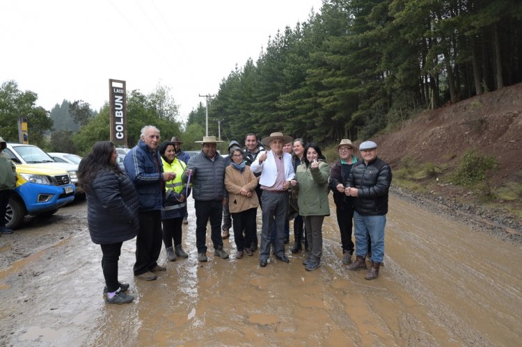 Comenzó pavimentación de caminos básicos del sector Borde Lago de Colbún