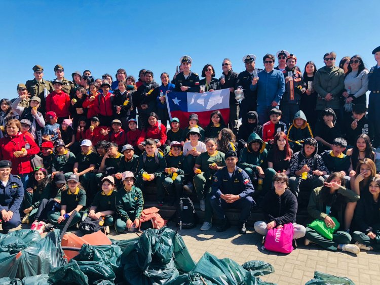 Cerca de 500 kilos de residuos marinos fueron recolectados en jornada de limpieza de playas en Constitución