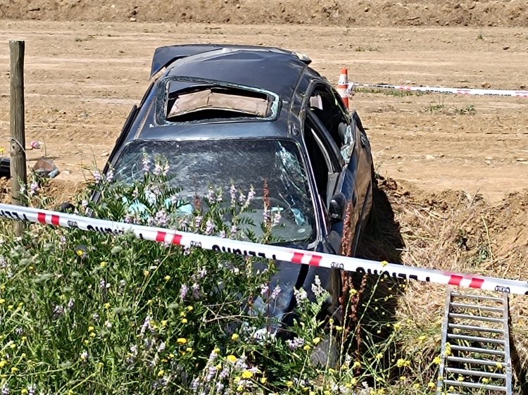 Joven de 19 años muerte tras volcamiento vehicular en Linares