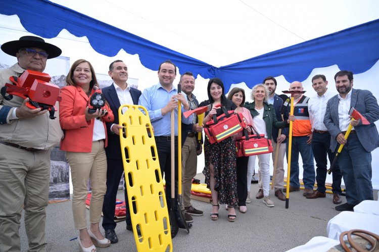 Gobernadora Regional entregó kits de emergencia para prevenir incendios forestales