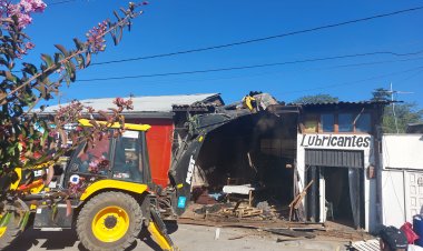 Linares: demolieron inmueble que era foco de delincuencia en las inmediaciones del paso a desnivel de avenida Presidente Ibáñez