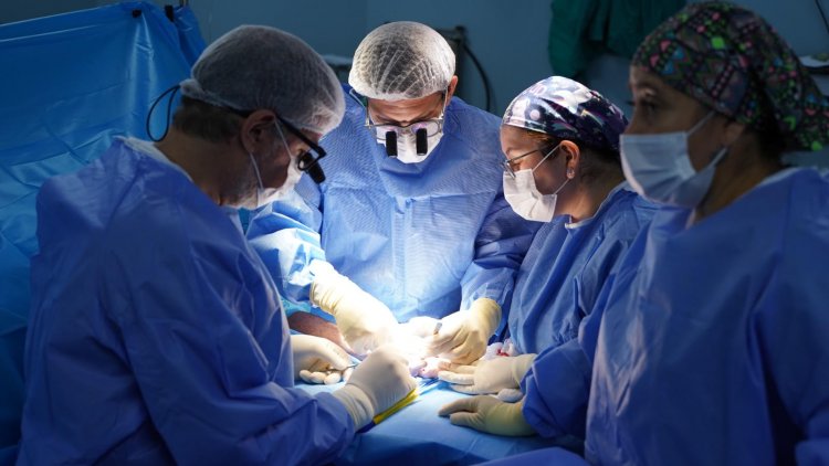 Desafío Levantemos Chile y Clínica Alemana realizan operativo médico en Hospital de Linares