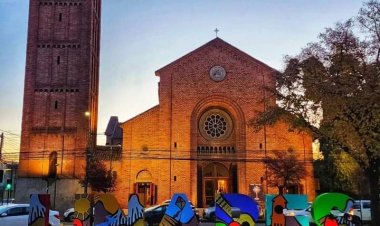 Vicario de la diócesis de Linares: es necesario revisar la instalación de las letras gigantes ubicadas frente a la iglesia Catedral