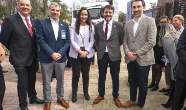 Walmart Chile junto a Marval Clean Logistics presentan primer camión a hidrógeno verde que realizará viajes a las regiones de Valparaíso y Maule