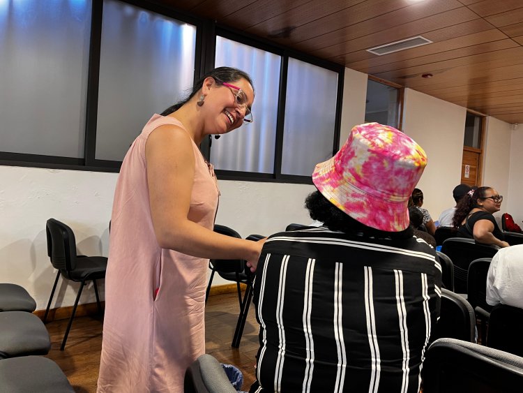 Delegada Aly Valderrama encabezó entrega de cajas de alimentos que beneficiará a familias migrantes en Linares