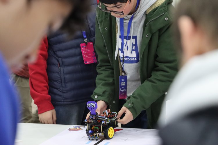 UTalca y Mustakis abren convocatoria para talleres gratuitos de robótica y creación de videojuegos