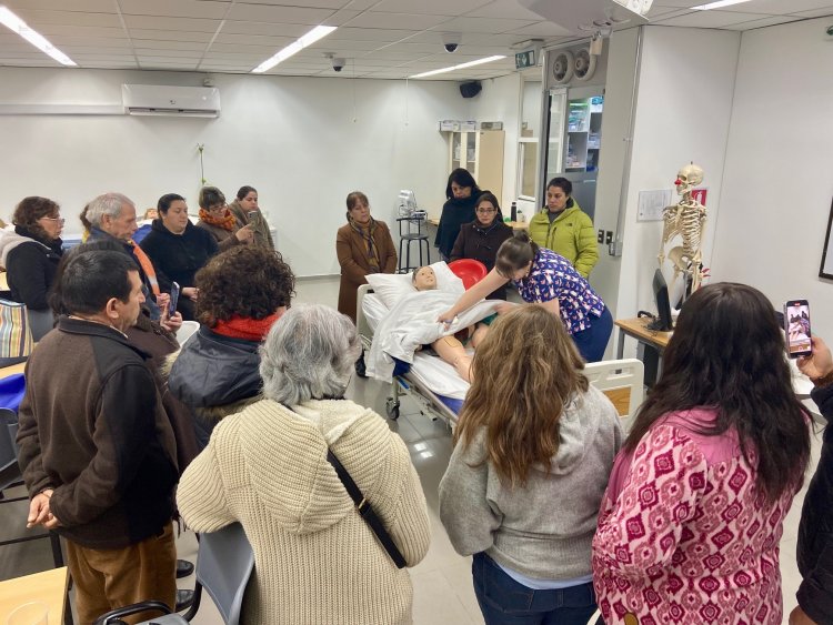 5 mil cupos para capacitarse sobre el cuidado de personas mayores lanzaron el FOSIS y AIEP