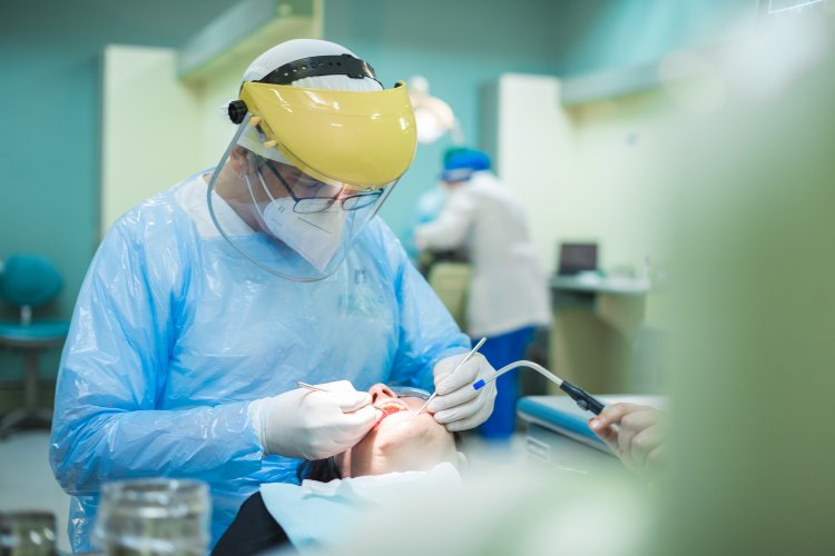 Salud bucal: ¿Es mejor una endodoncia o una extracción dental?