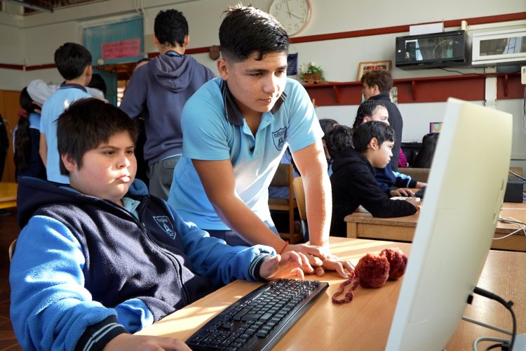 Internet satelital llega al 100% de escuelas rurales en Maule Costa
