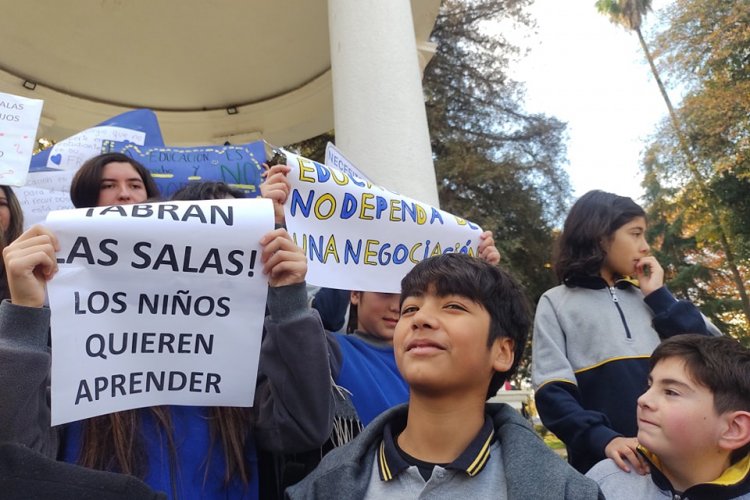 Directorio del Colegio Concepción aclara situación durante paro de trabajadores en Linares