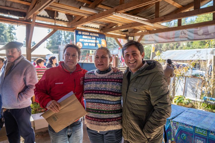 Gobernador Pedro Álvarez Salamanca y CORE Francisco Durán se reúnen con vecinos de Los Hualles y comprometen solución a problemas con el millonario proyecto de APR