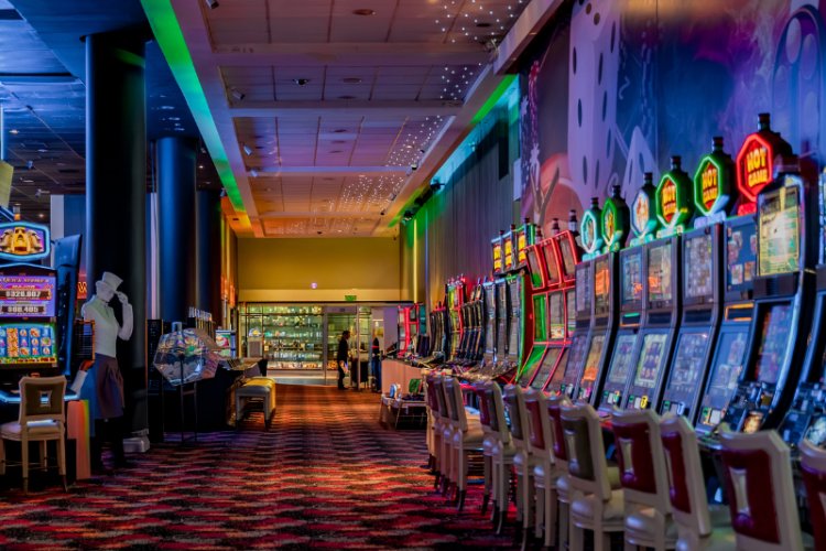 Escándalo por licencias médicas: Contraloría investiga datos con Superintendencia de Casinos