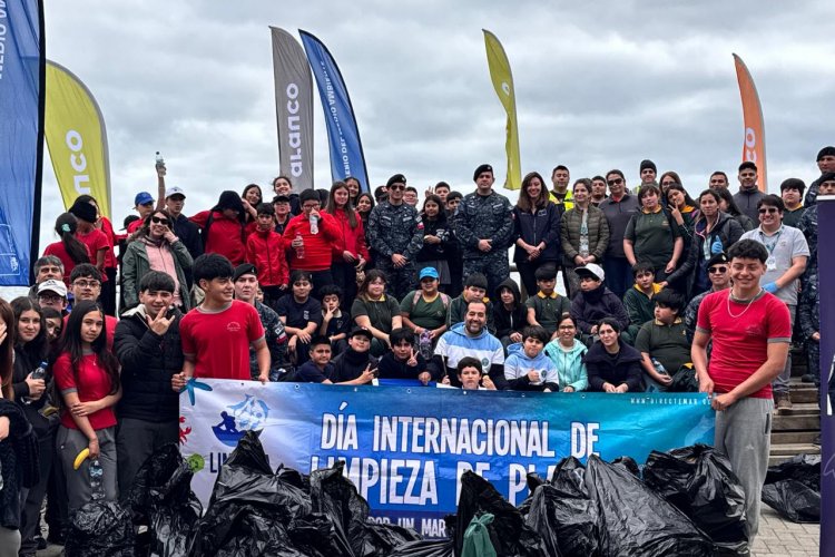 Constitución conmemora Día Internacional Limpieza de Playas y Costas