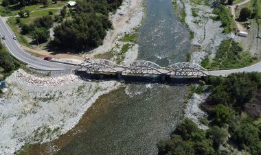 MOP habilita badén para el paso de vehículos a un costado del puente Tres Arcos de Linares