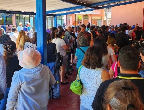 (VIDEO) Linares: disculpas públicas entre las partes pone fin a incidente entre vocal de mesa y un elector en la Escuela “Salomón Salmán”