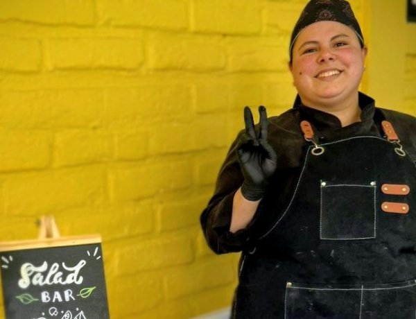 Egresada de gastronomía internacional de INACAP Talca lidera la nueva imagen del tradicional Restaurante Linarense “Komo en Kasa”