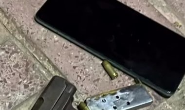 Impacto en Linares: conductor de camioneta en estado grave tras ser baleado en la cabeza en plena Plaza de Armas