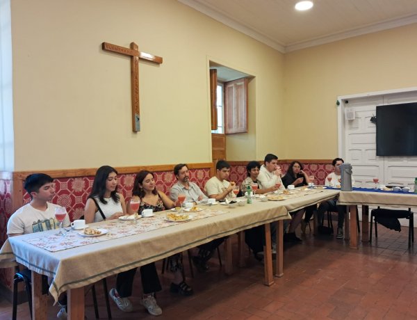 Fundación Educacional del Obispado de Linares se reunió con estudiantes becados